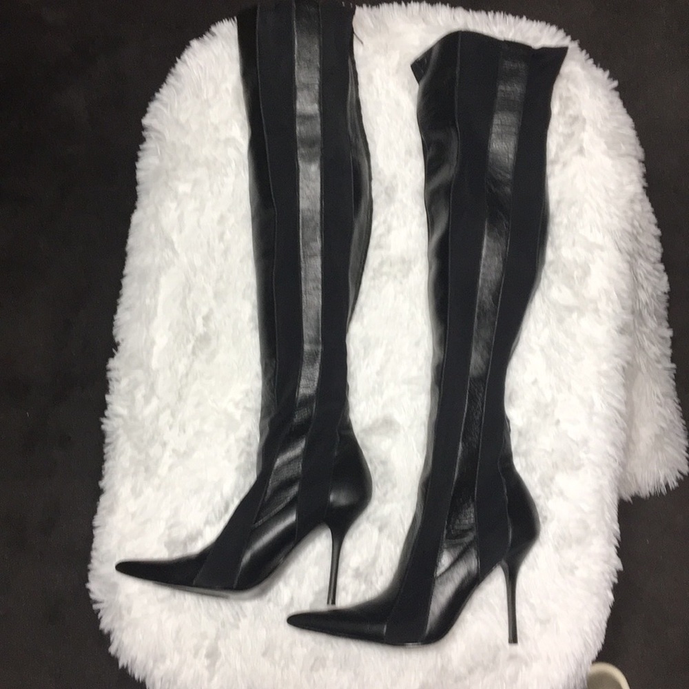 🔥🔥🔥Victoria Secrets Black Over Knee High Boots